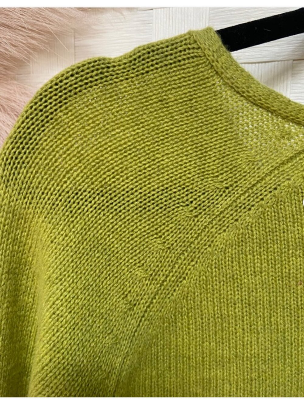 Madison 100% Cashmere Lime Green V Neck Knit Sweater Size L - Picture 8 of 8
